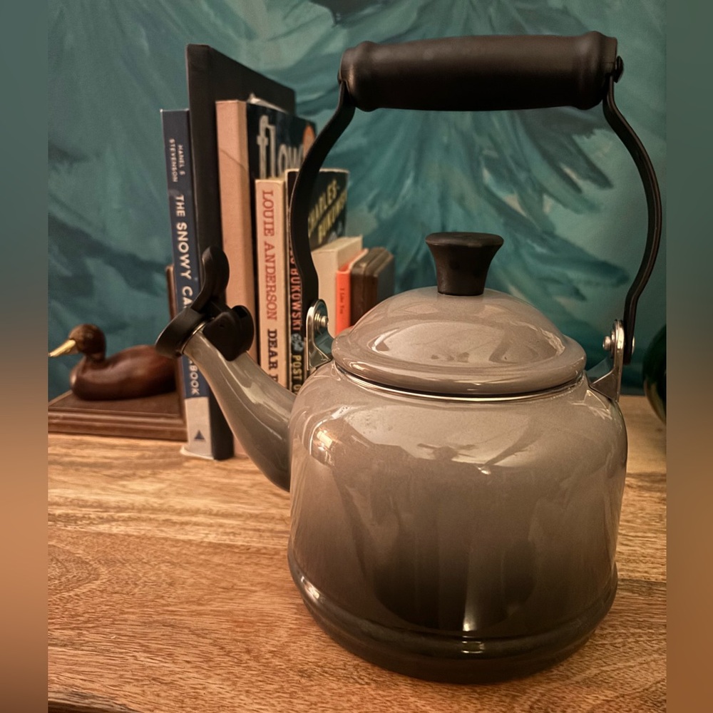 Le Creuset tea kettle, oyster grey